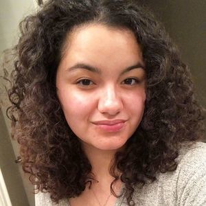 Meet your Posher, Cristela